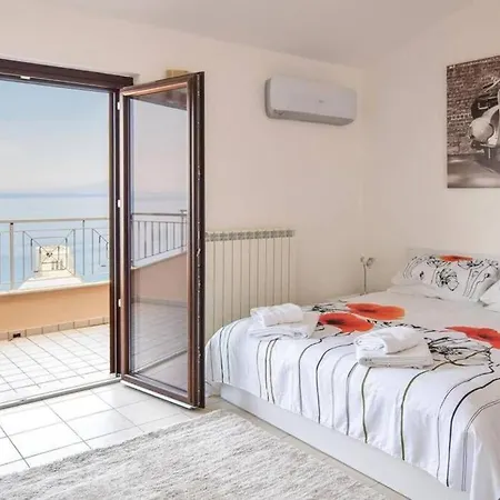 別荘 Elegant With Private Pool With Coastal Views